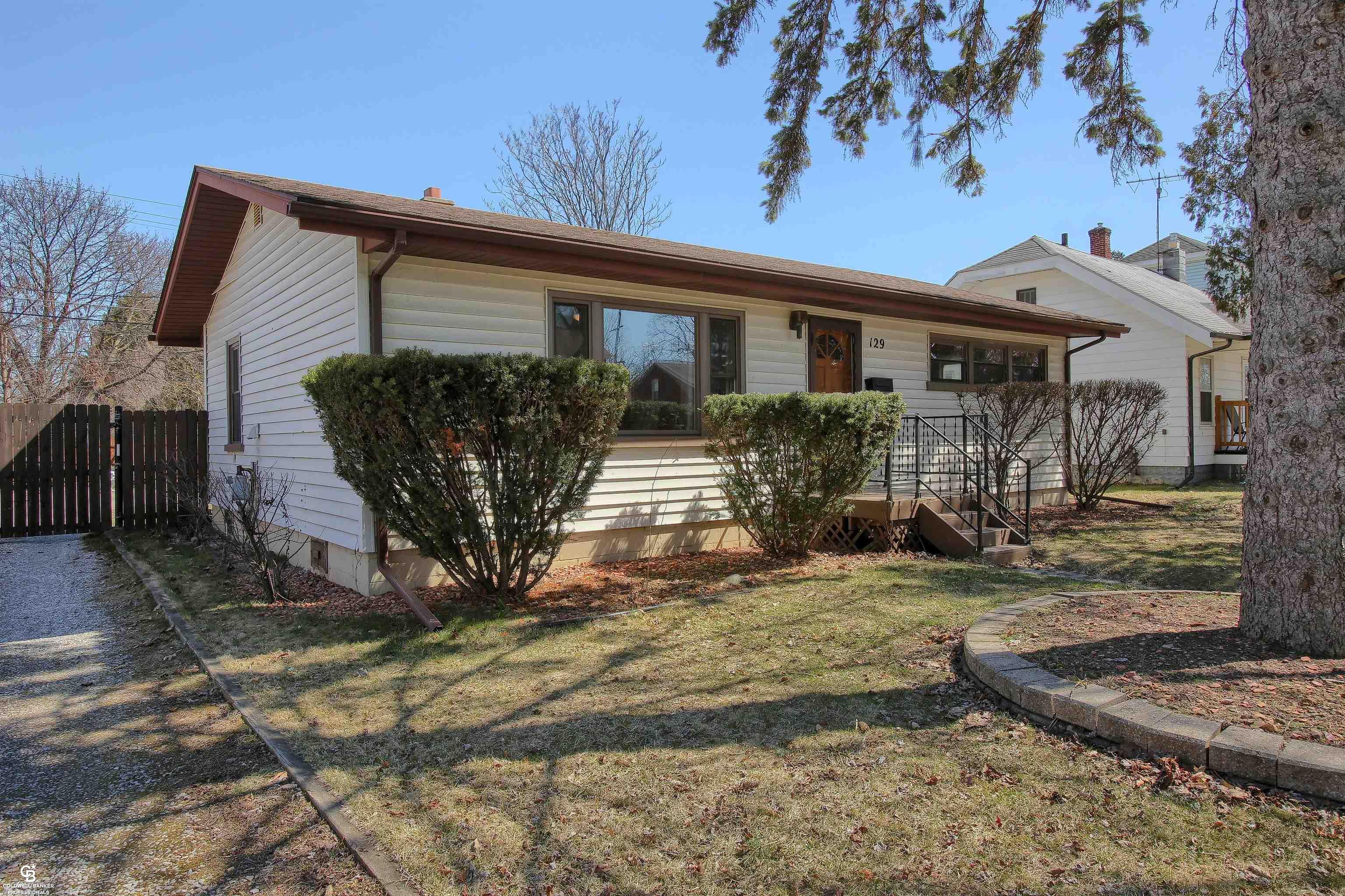 129 Riverside Drive Mount Clemens, MI 48043 - Photo 20 of 21 50104666-19.JPG
