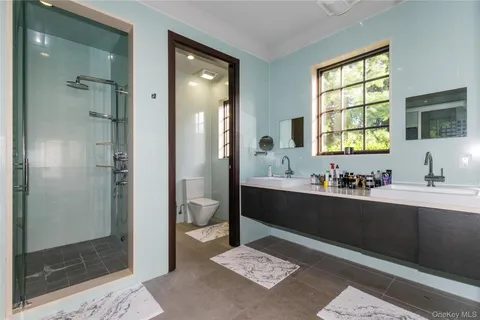 $5,295,000 | 5 Farmwoods Lane, Glen Head, NY 11545