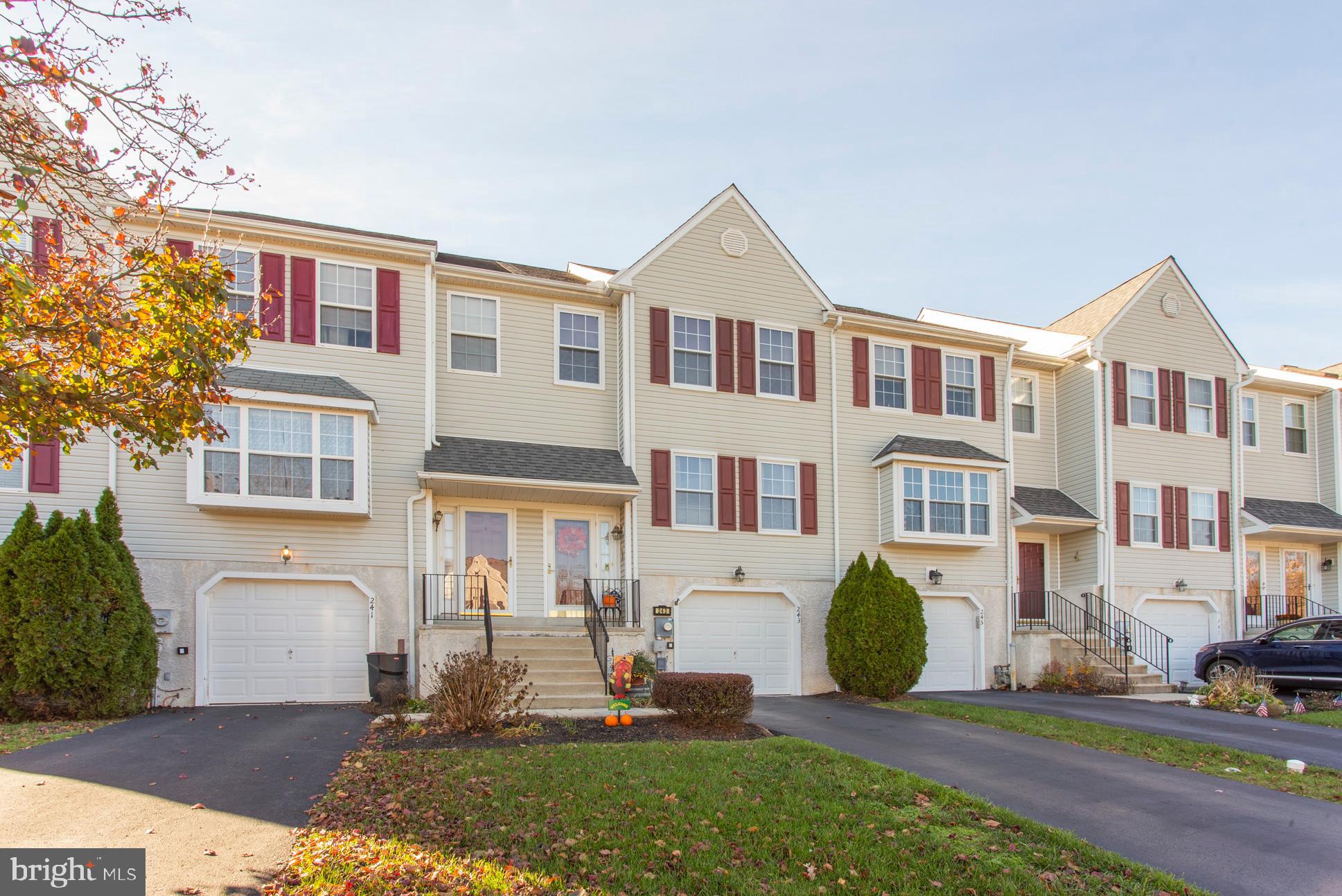 243 Springvalley Way Aston, PA 19014 - Photo 1 of 24 Gallery Image 1