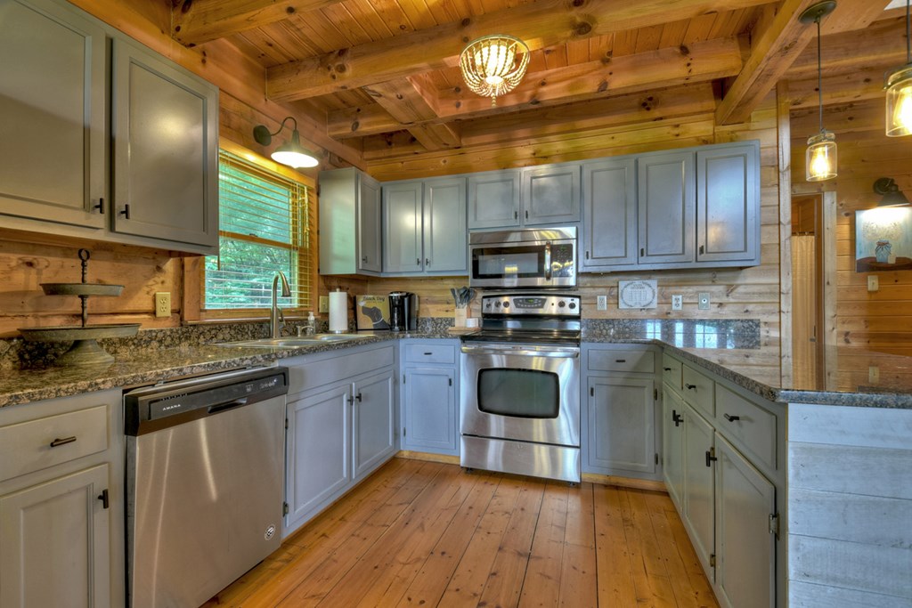 181 Ridge Circle Blue Ridge, GA 30513 - Photo 13 of 59 Gallery Image 13