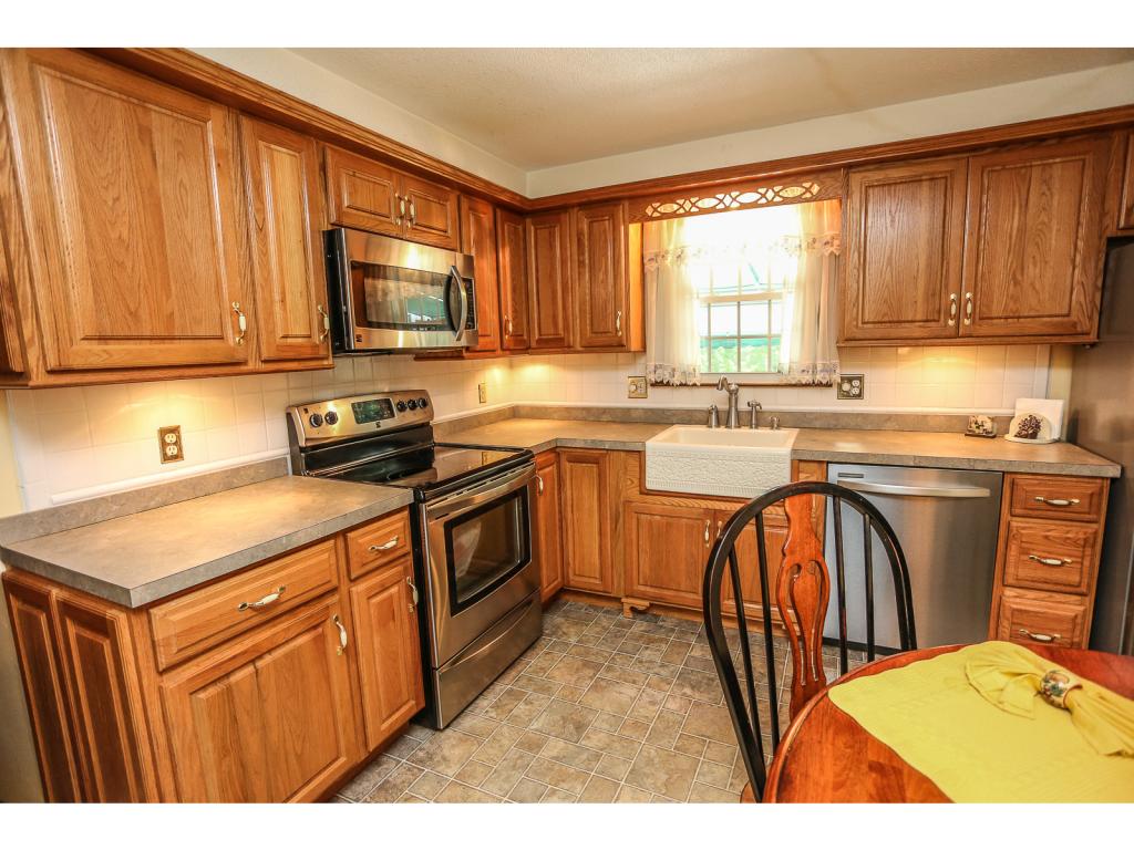15 Gordon Road Derry, NH 03038 - Photo 17 of 36