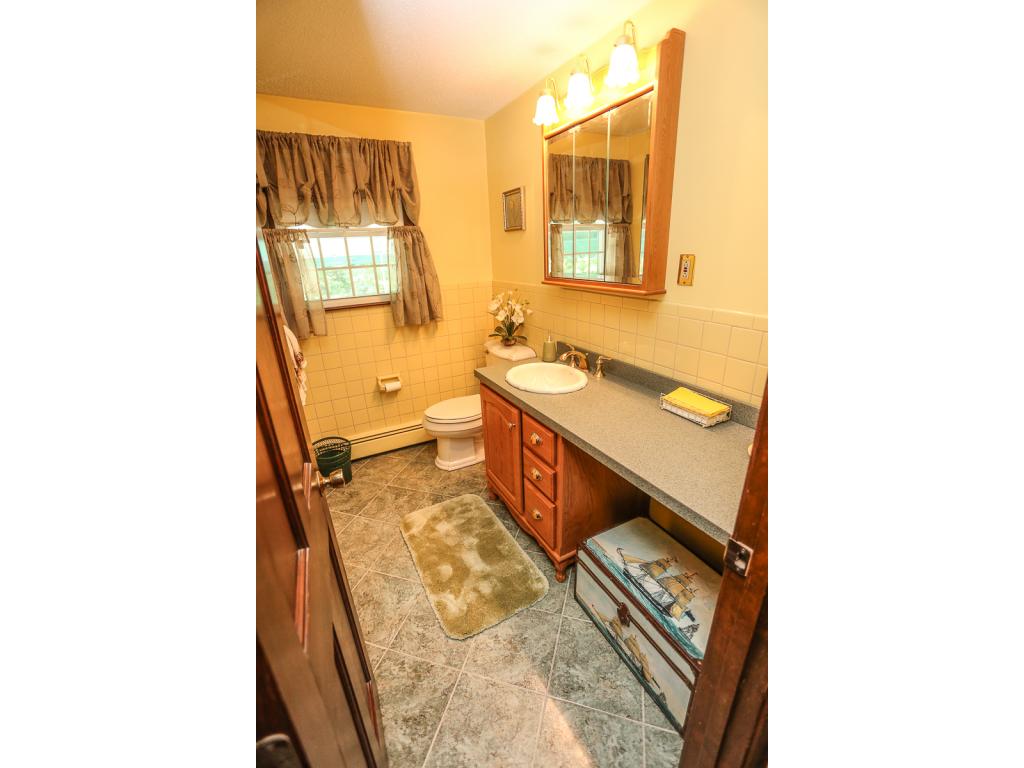 15 Gordon Road Derry, NH 03038 - Photo 22 of 36