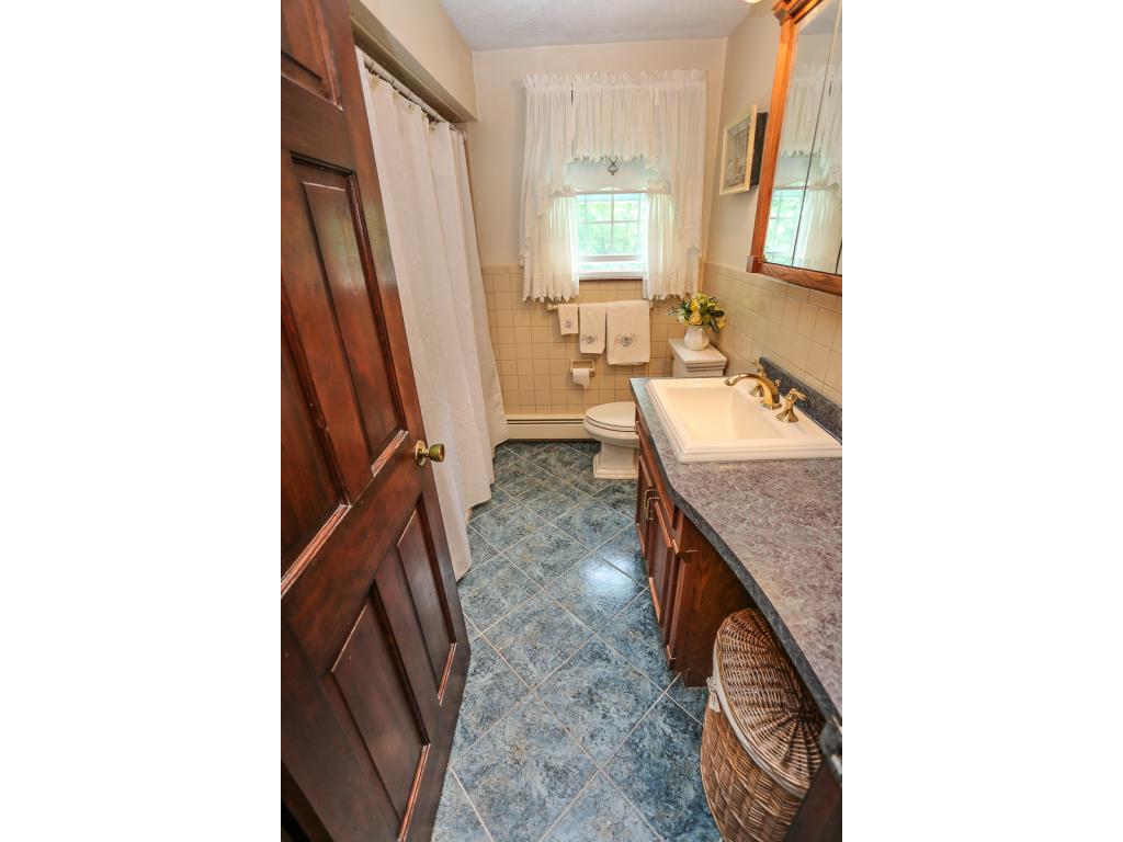 15 Gordon Road Derry, NH 03038 - Photo 23 of 36
