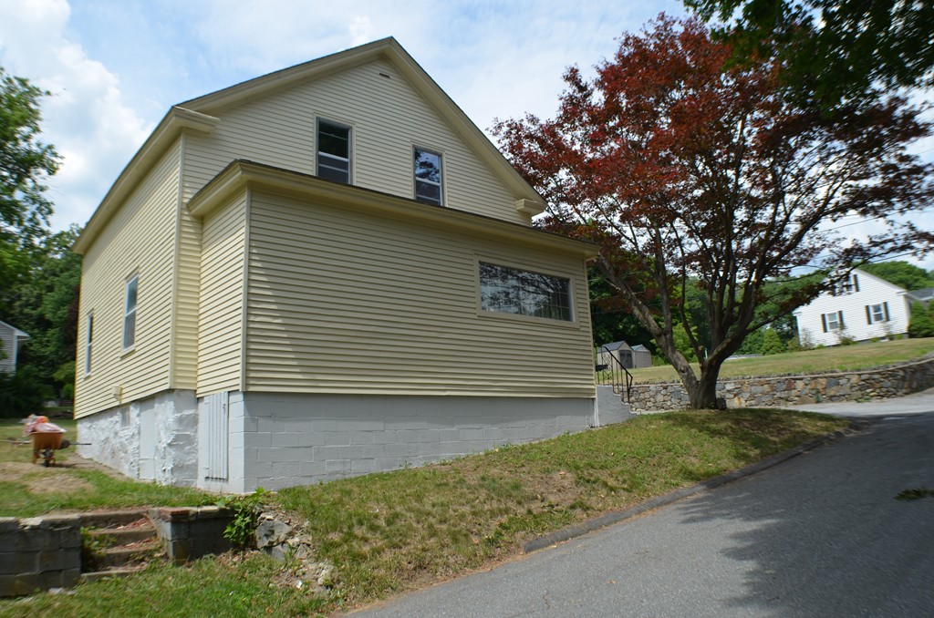 22 Lee Road Dracut, MA 01826 - Photo 3 of 10 Gallery Image 3