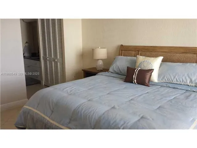 a black and white photo of a room