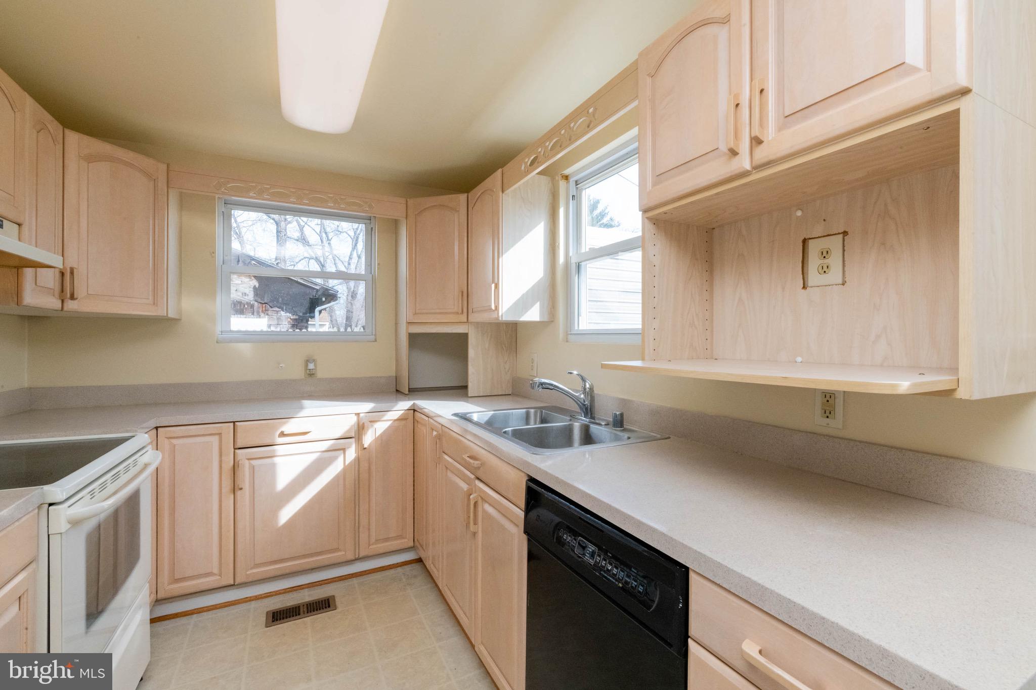 7822 Renshaw Road Pasadena, MD 21122 - Photo 5 of 33 Galley kitchen has lots of sunshine