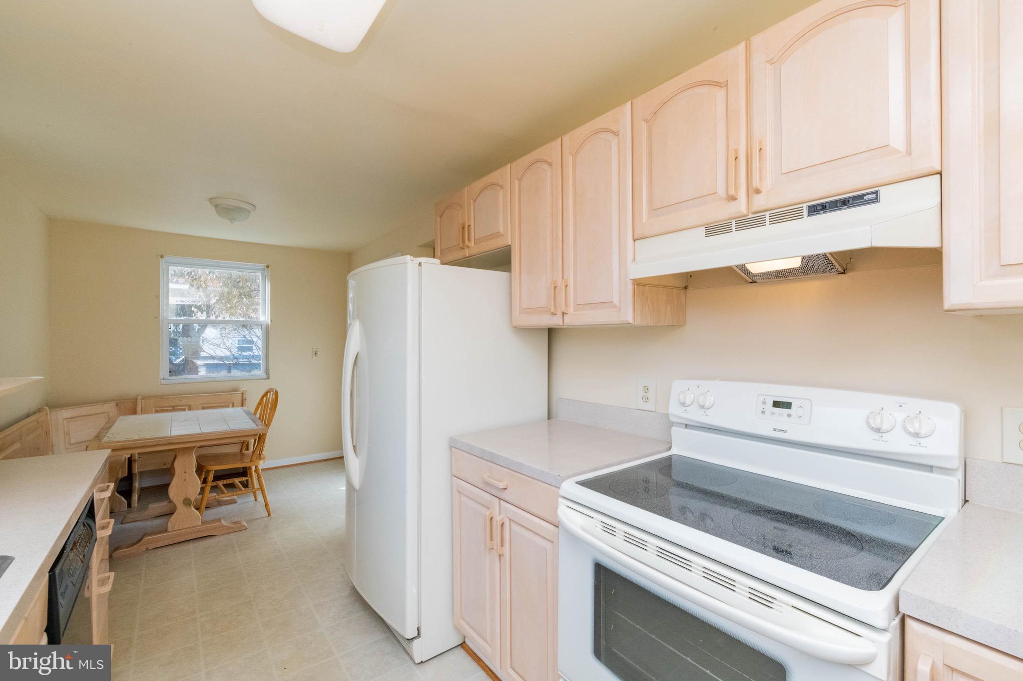 7822 Renshaw Road Pasadena, MD 21122 - Photo 10 of 33 Everything at your fingertips in this kitchen
