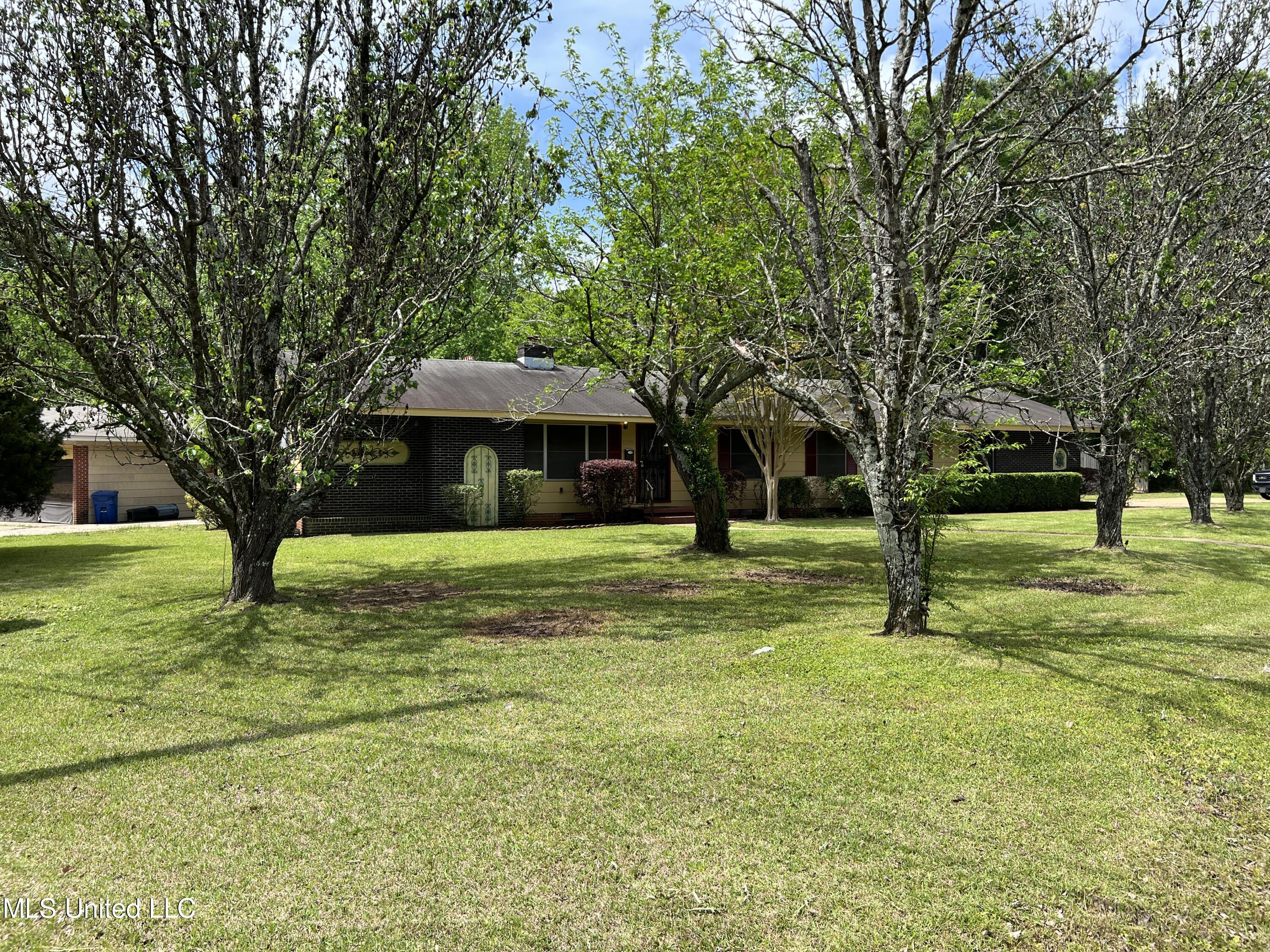 1325 Adkins Boulevard Jackson, MS 39211 - Photo 1 of 17 Front from street