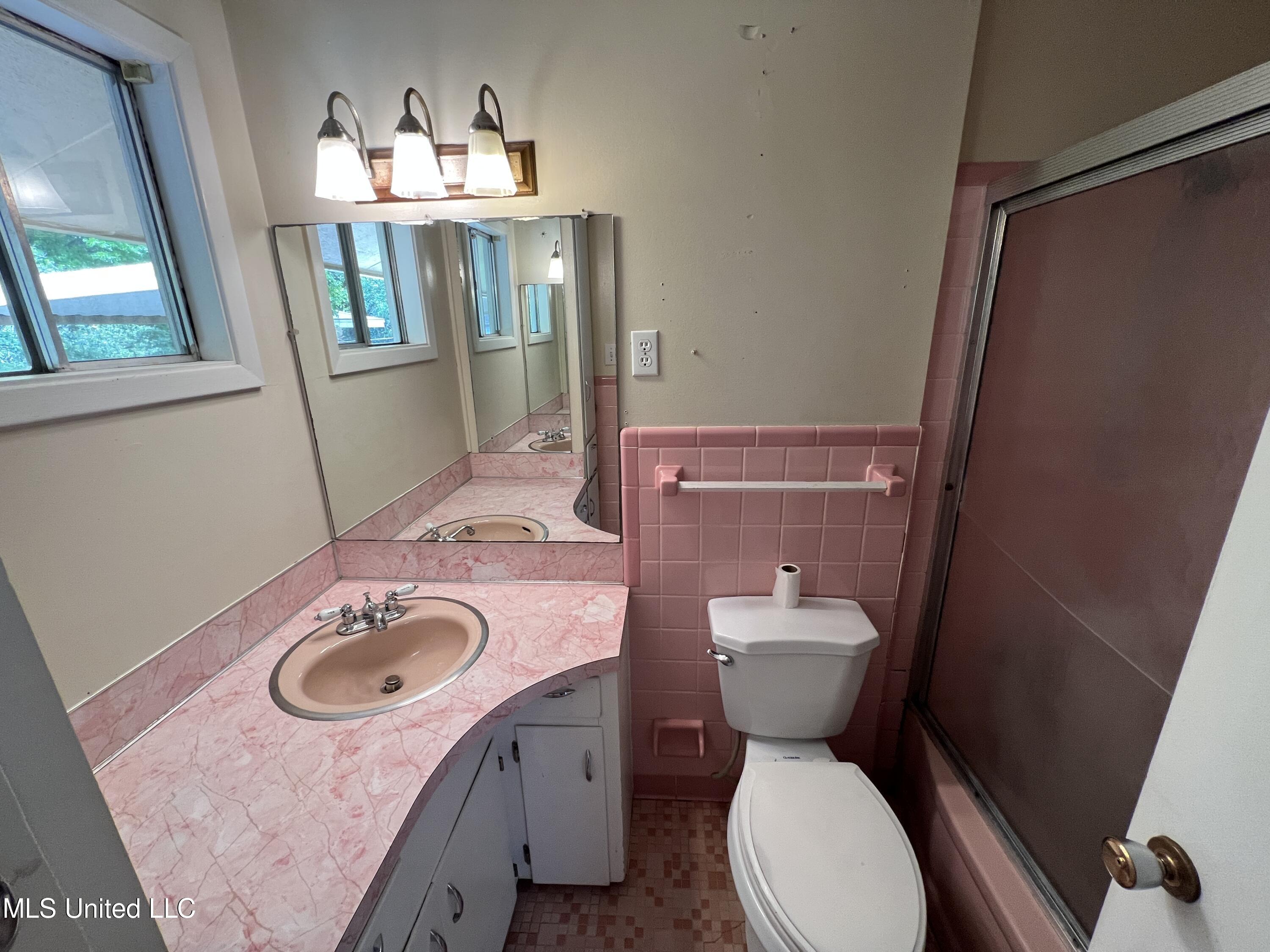 1325 Adkins Boulevard Jackson, MS 39211 - Photo 8 of 17 F2F06C6D-4A51-42E1-BC0A-C814E7D3DCD0