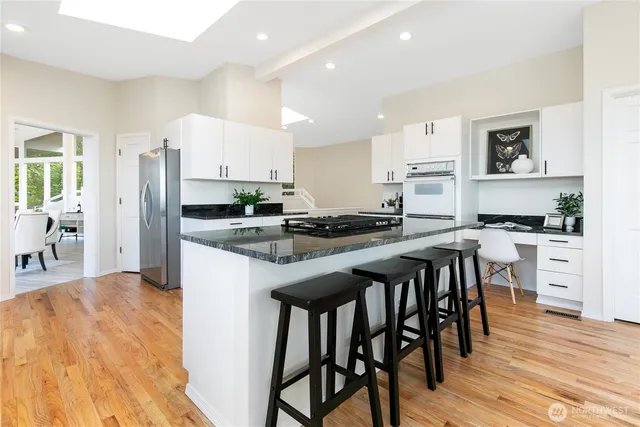 $4,500,000 | 8840 Northeast 24th Street, Clyde Hill, WA 98004