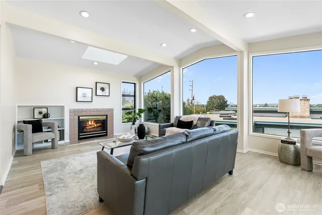 $4,500,000 | 8840 Northeast 24th Street, Clyde Hill, WA 98004