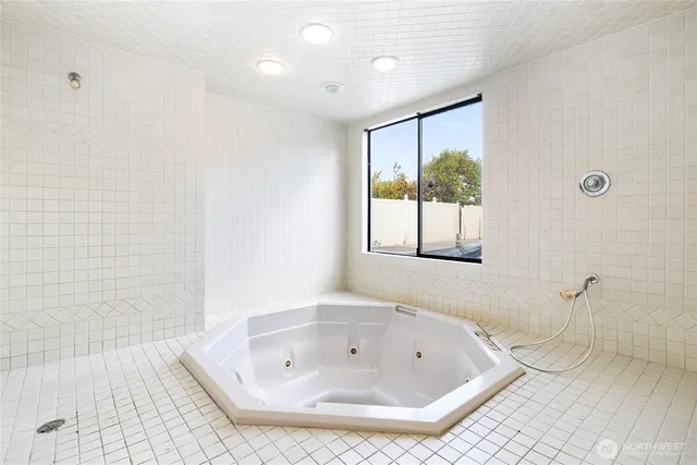 $4,500,000 | 8840 Northeast 24th Street, Clyde Hill, WA 98004