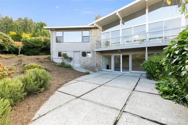 $4,500,000 | 8840 Northeast 24th Street, Clyde Hill, WA 98004