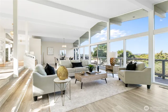 $4,500,000 | 8840 Northeast 24th Street, Clyde Hill, WA 98004