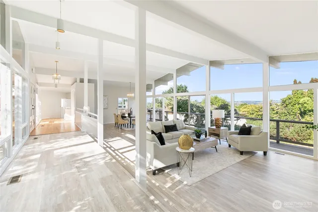 $4,500,000 | 8840 Northeast 24th Street, Clyde Hill, WA 98004