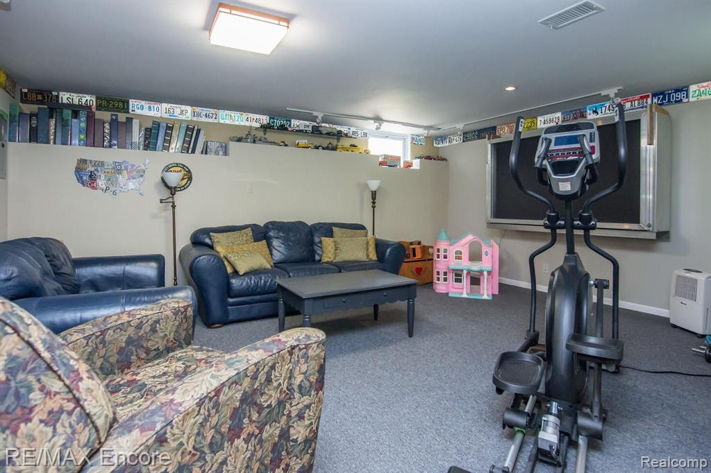 2645 Hickory Lawn Road Rochester Hills, MI 48307 - Photo 28 of 39