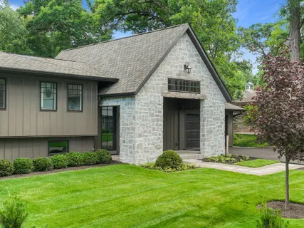 $1,795,000 | 853 Sauganash Drive, Fontana, WI 53125