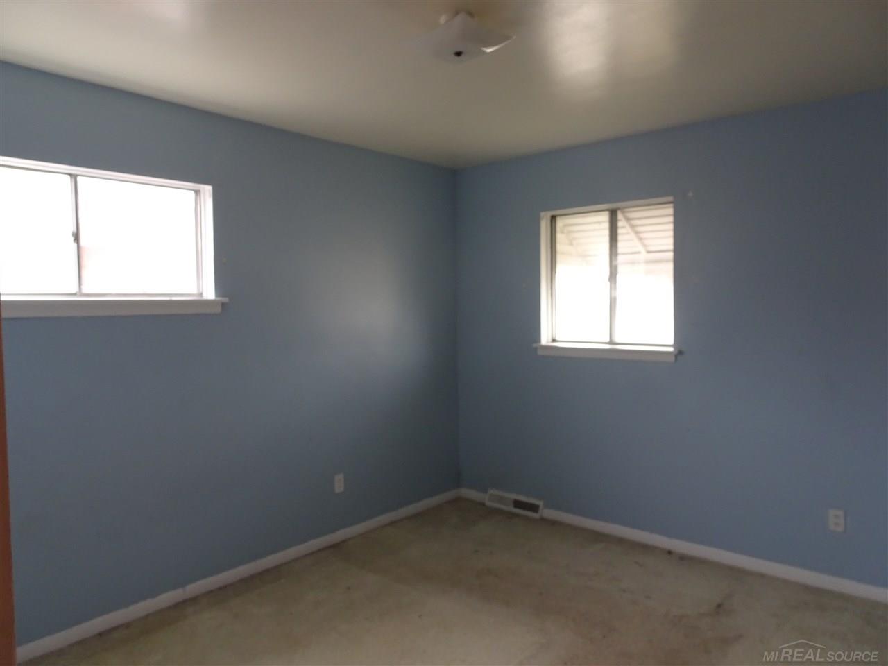 24884 Kelly Road Eastpointe, MI 48021 - Photo 13 of 19 31314937-12.JPG