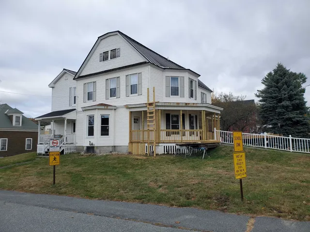 $1,850 | 17 Canaan Street, Unit 1, Canaan, NH 03741