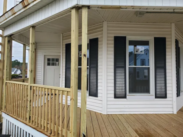 $1,850 | 17 Canaan Street, Unit 1, Canaan, NH 03741