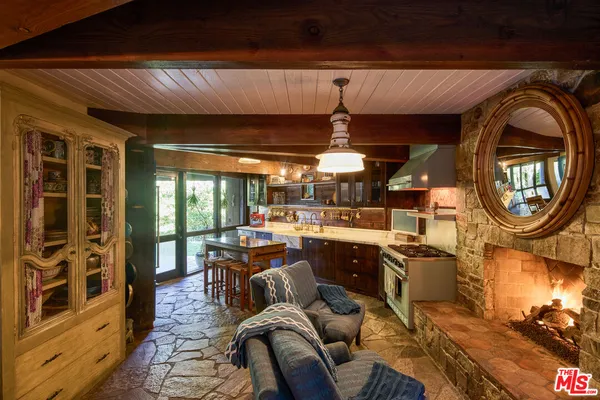 $3,875,000 | 31875 Sea Level Drive, Malibu, CA 90265