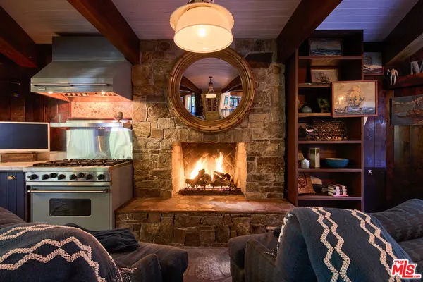 $3,875,000 | 31875 Sea Level Drive, Malibu, CA 90265