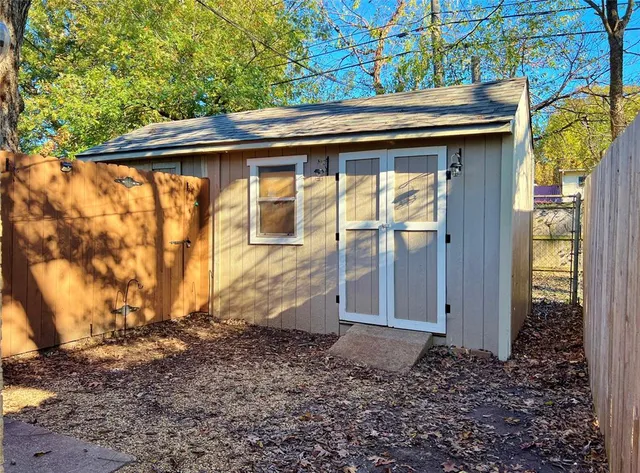 $895 | 210 University Avenue, Unit B, Waxahachie, TX 75165