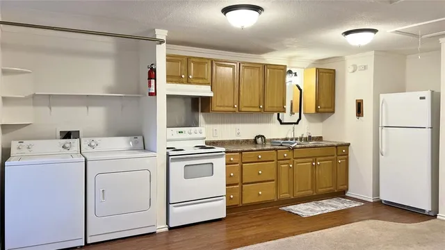 $895 | 210 University Avenue, Unit B, Waxahachie, TX 75165