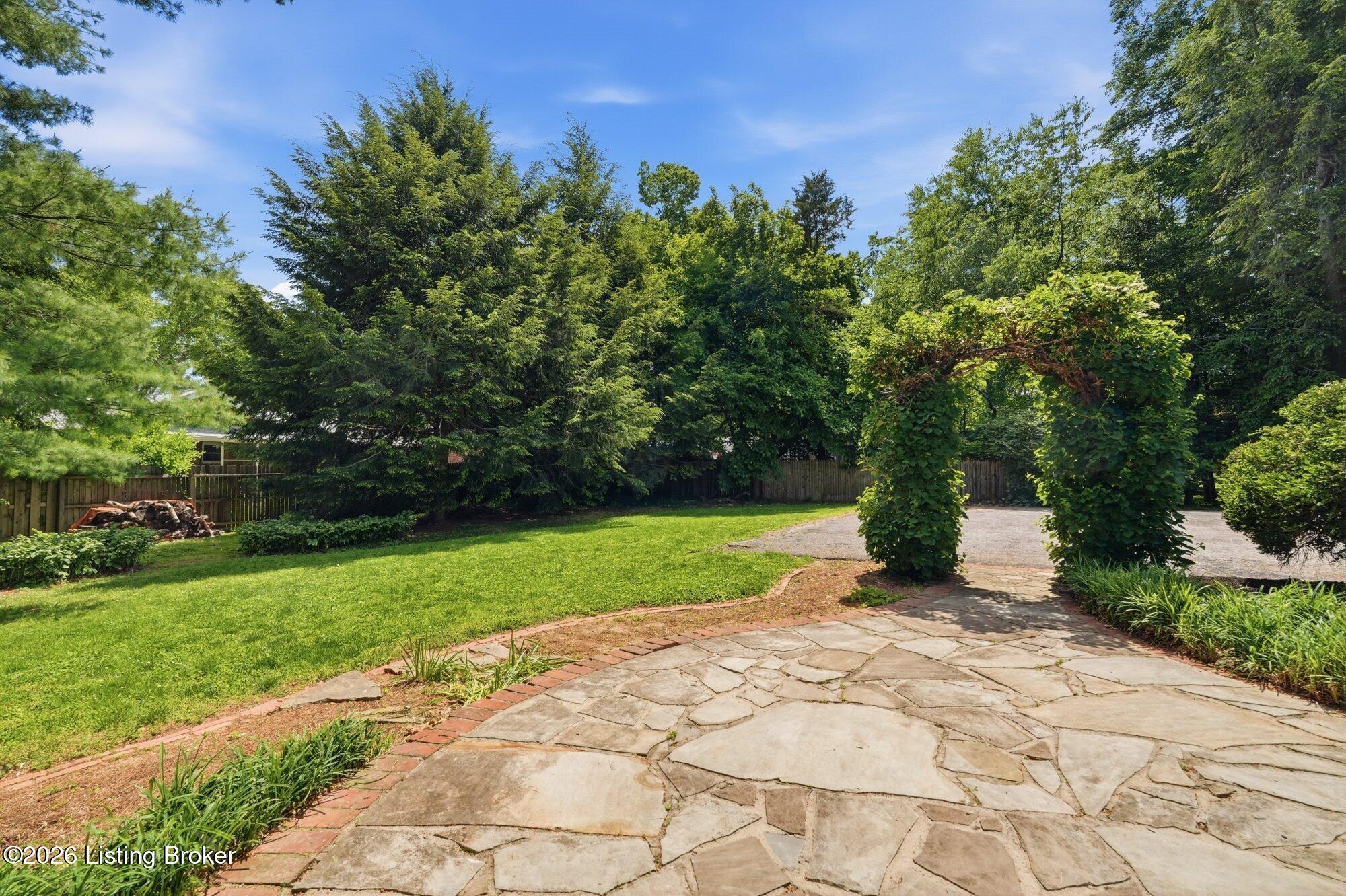 7302 Boxwood Road Louisville, KY 40222 - Photo 49 of 57 16-01-exterior-back-7302-boxwood-08034