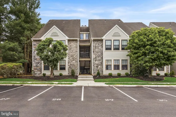 $275,000 | 3 Chelmsford Court, Marlton, NJ 08053