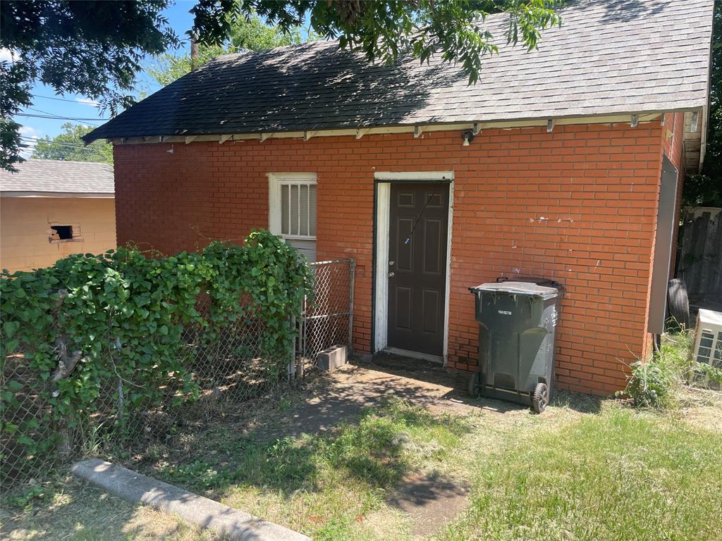 703 Baylor Street Wichita Falls, TX 76301 - Photo 2 of 2 Rear Unit