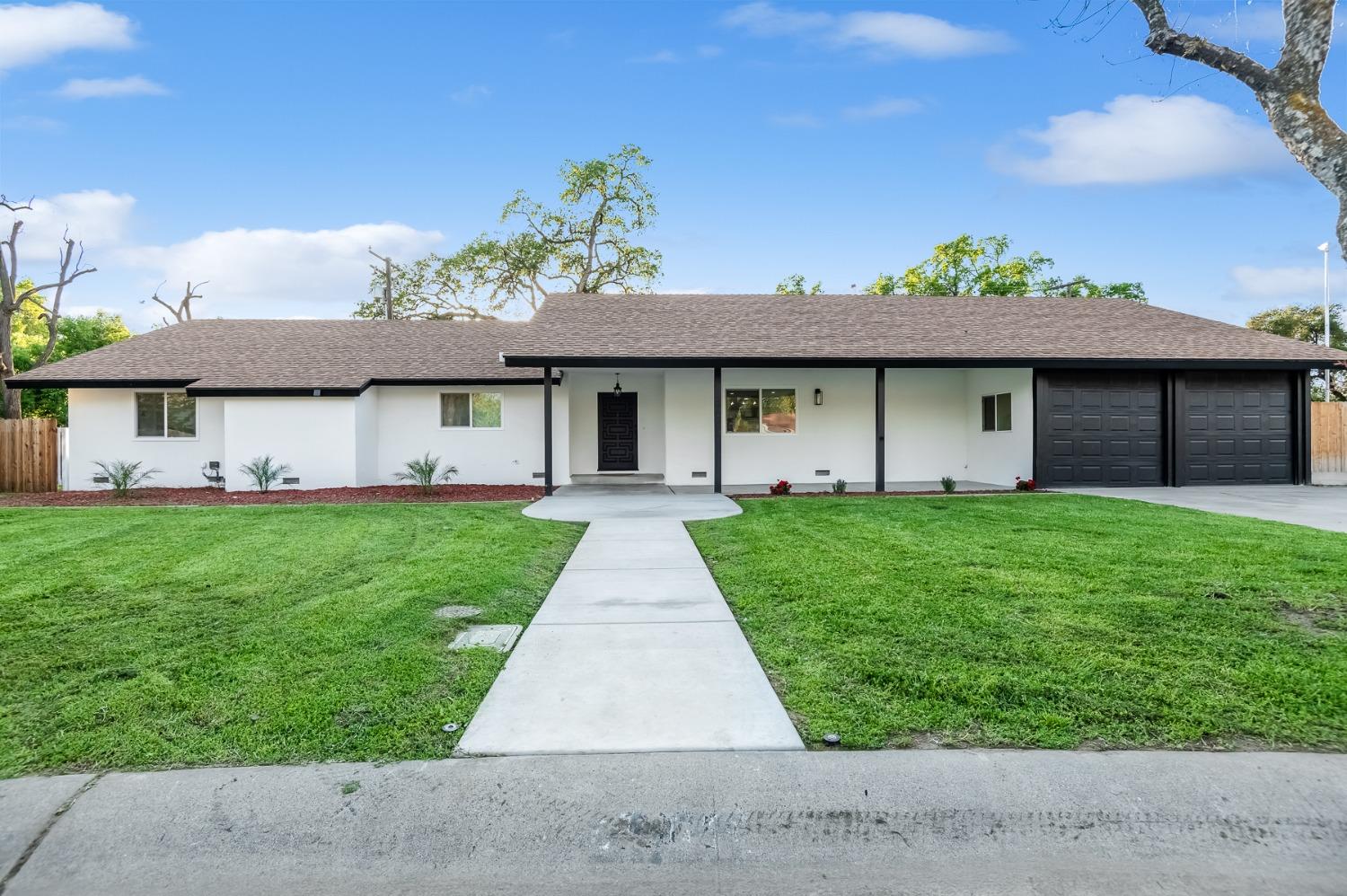 2905 South Encina St