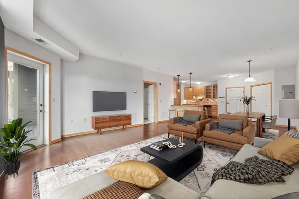 $169,900 | 2530 East 34th Street, Unit 213, Minneapolis, MN 55406