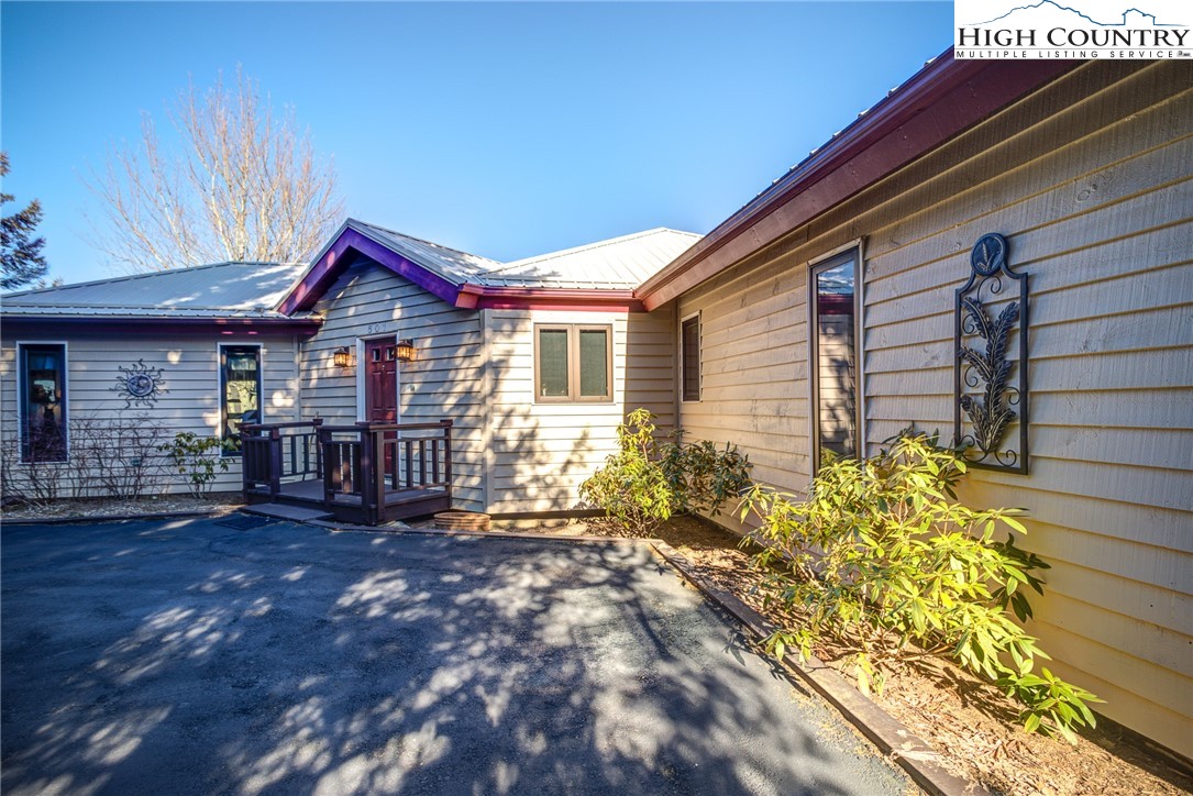 501 Skiview Road Seven Devils, NC 28604 - Photo 22 of 27 Gallery Image 22