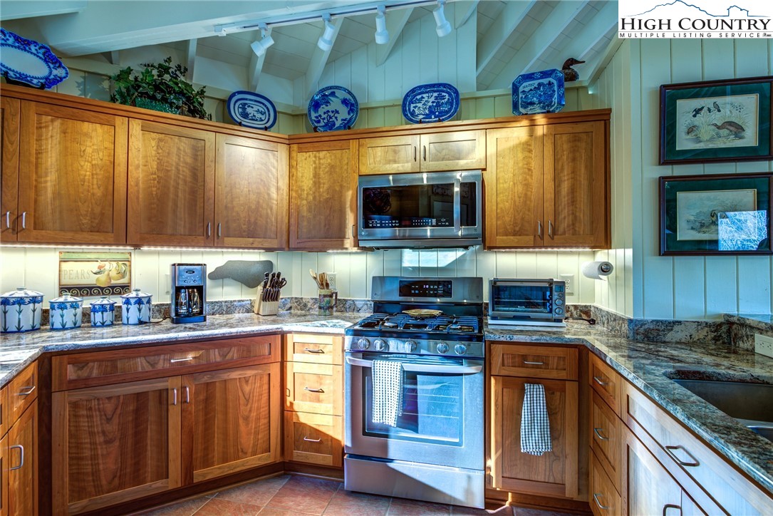 501 Skiview Road Seven Devils, NC 28604 - Photo 9 of 27 Gallery Image 9