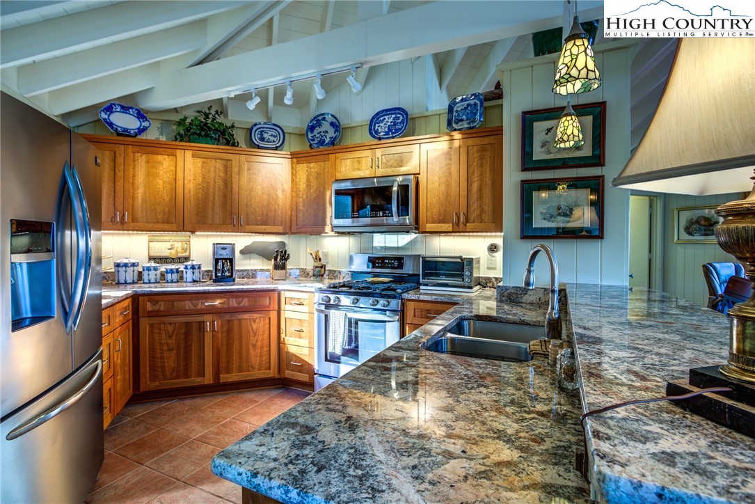 501 Skiview Road Seven Devils, NC 28604 - Photo 10 of 27 Gallery Image 10