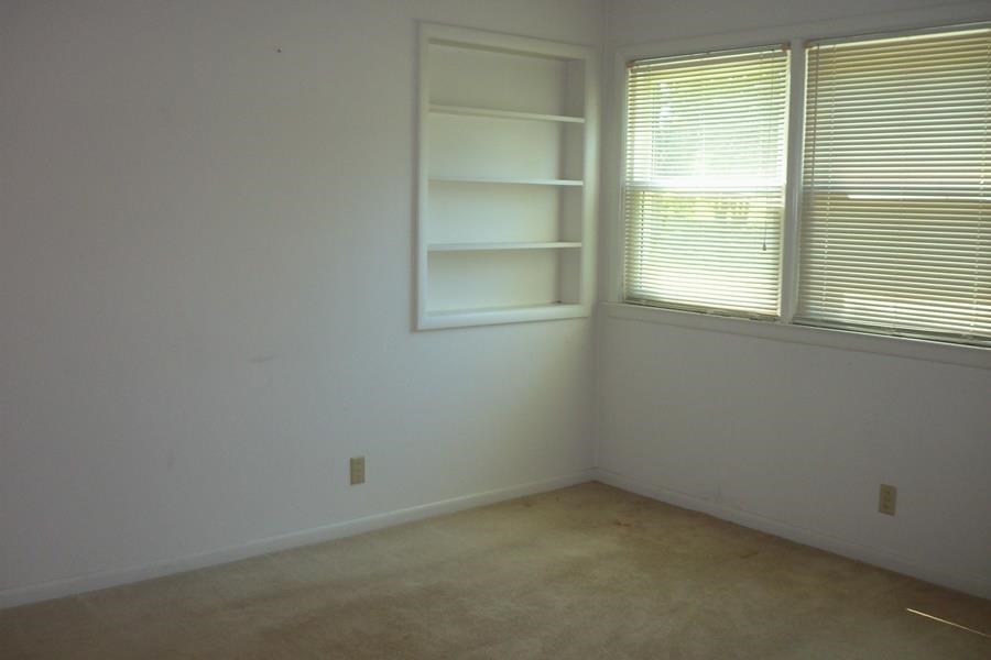 1210 South Prairie Avenue Freeport, IL 61032 - Photo 11 of 22 a room that has a window in it