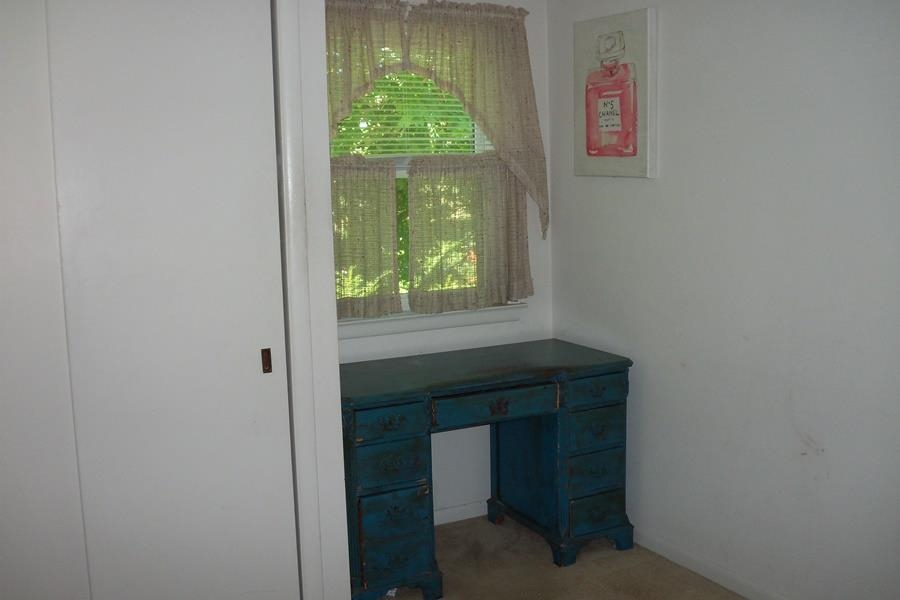 1210 South Prairie Avenue Freeport, IL 61032 - Photo 12 of 22 a small space with a window