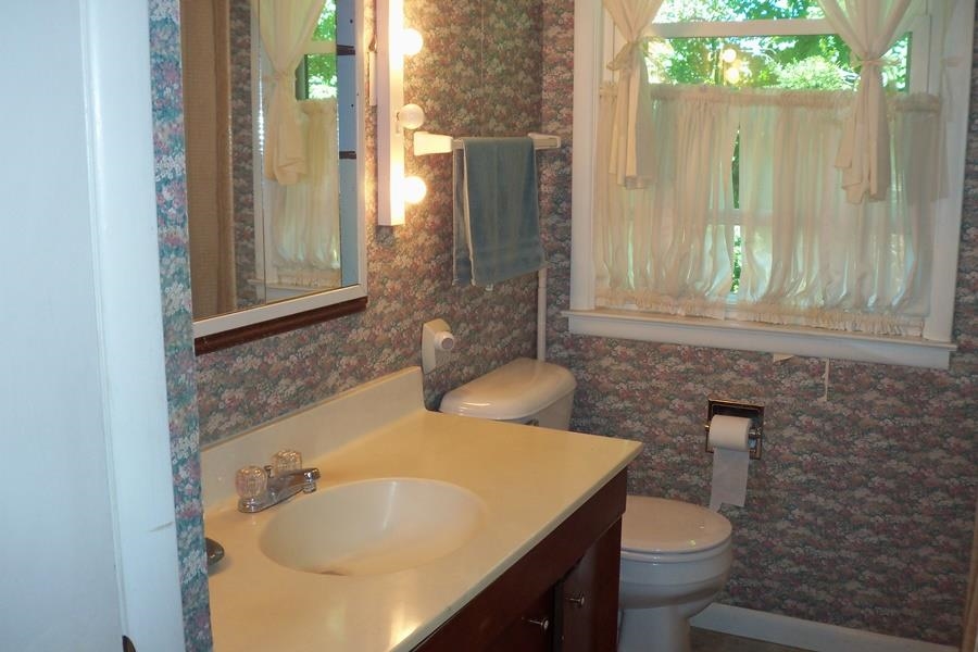 1210 South Prairie Avenue Freeport, IL 61032 - Photo 13 of 22 a bathroom with a sink toilet and shower