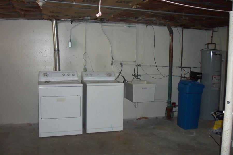 1210 South Prairie Avenue Freeport, IL 61032 - Photo 17 of 22 a utility room with a washer and dryer