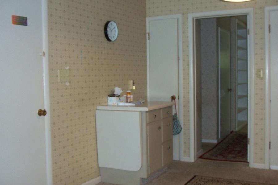 1210 South Prairie Avenue Freeport, IL 61032 - Photo 10 of 22 a bathroom with a sink and vanity