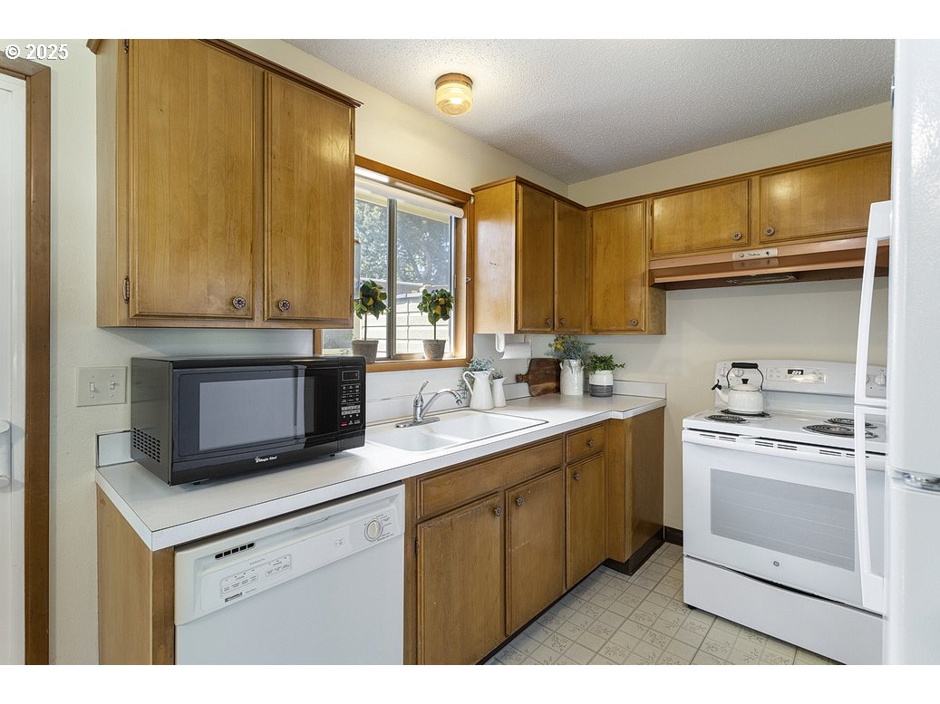 12395 Southeast Main Street Portland, OR 97233 - Photo 15 of 40