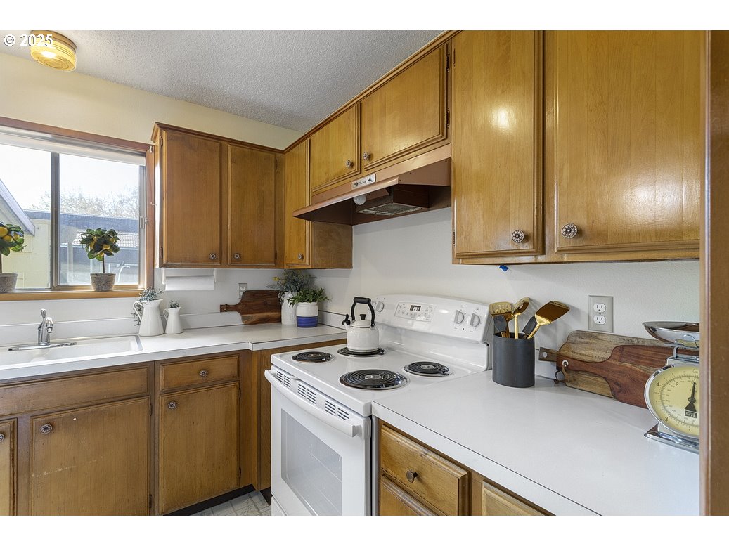 12395 Southeast Main Street Portland, OR 97233 - Photo 17 of 40