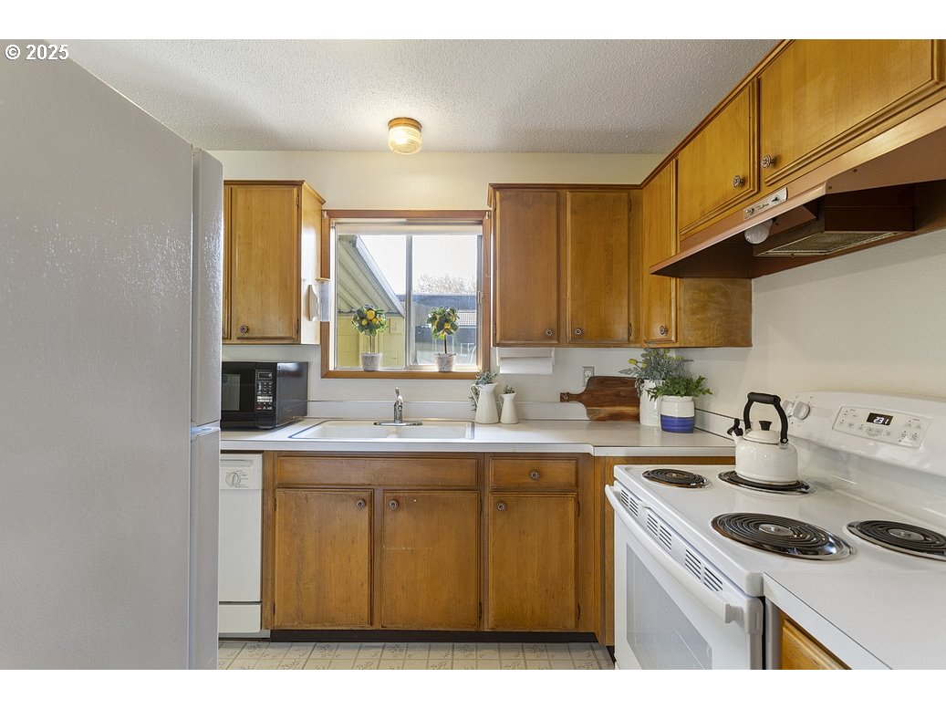 12395 Southeast Main Street Portland, OR 97233 - Photo 18 of 40