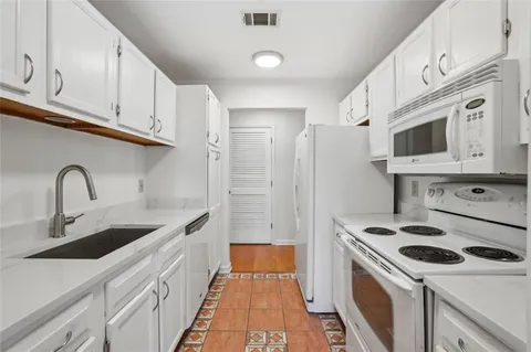 $279,500 | 1750 Clairmont Road, Unit 21, Decatur, GA 30033