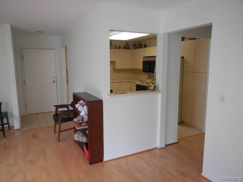 30450 Orchard Lake Road, Unit 84 Farmington, MI 48334 - Photo 11 of 41 Foyer, Kitchen