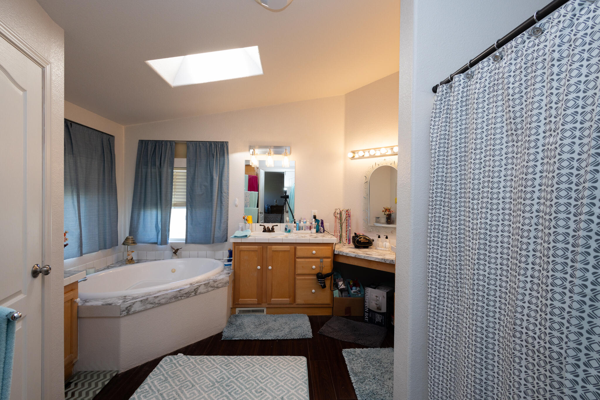 20735 Gyle Road Corning, CA 96021 - Photo 18 of 39 a room with sink and mirror