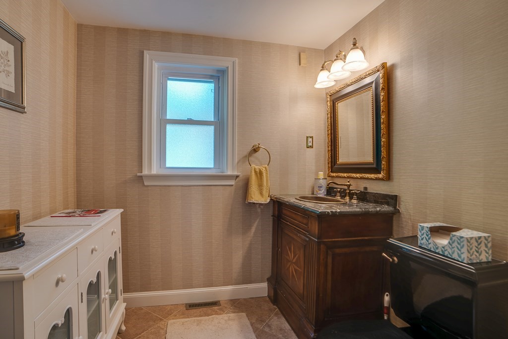 28 Stage Coach Road North Andover, MA 01845 - Photo 14 of 42 Gallery Image 14