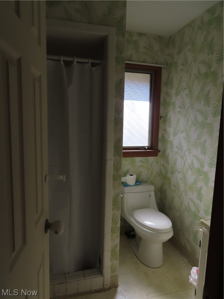 1520 Meadowlane Road Independence, OH 44131 - Photo 18 of 32 Another full bath off kitchen