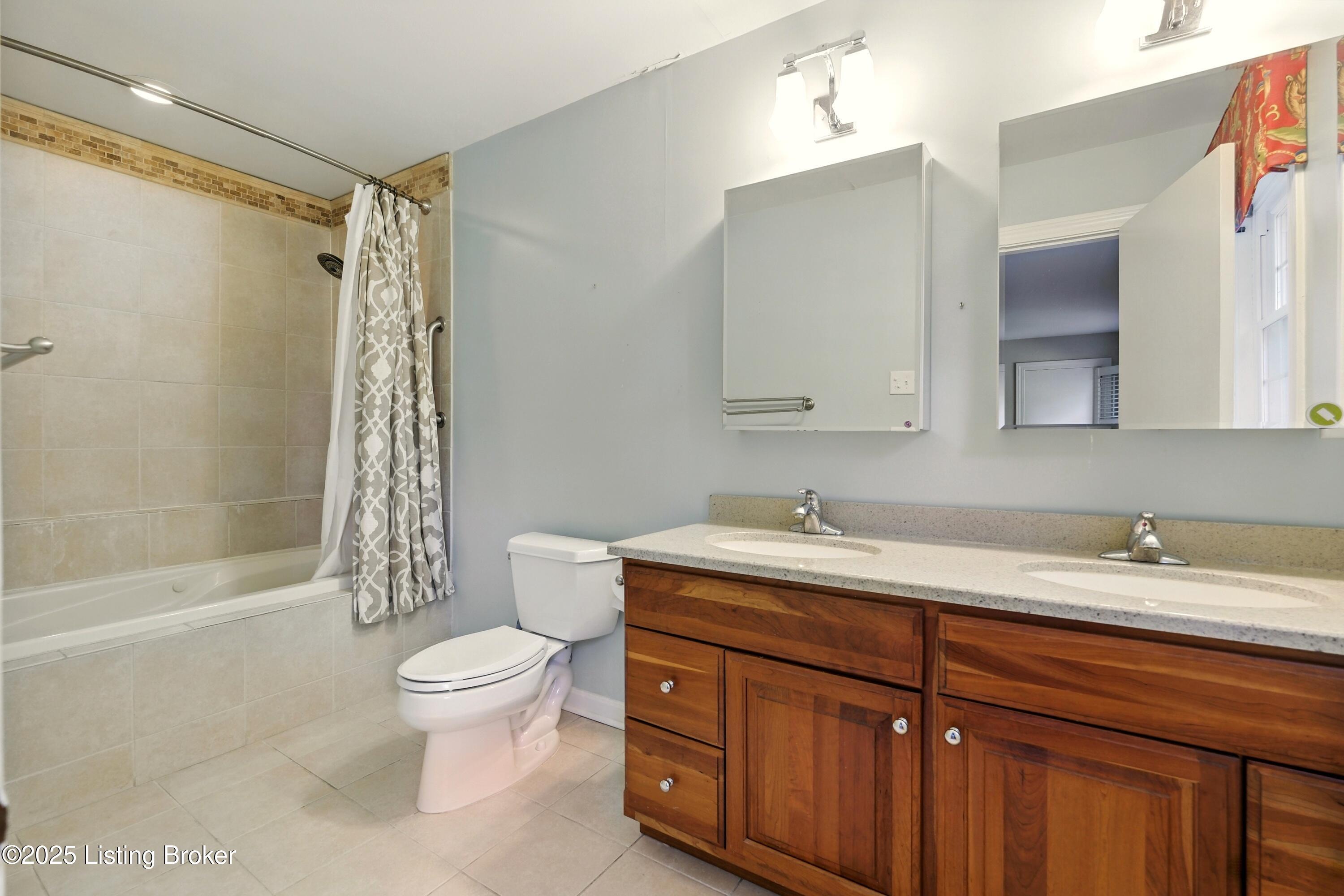 2402 Merrick Road Louisville, KY 40207 - Photo 20 of 52 24_2402merrick_louisvillerealestatemedia